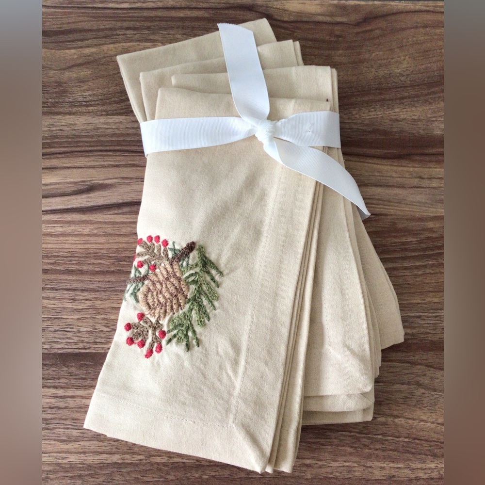 Pottery Barn Pine Cone Embroidered Napkins Holiday Christmas 20x20 Set of 4
